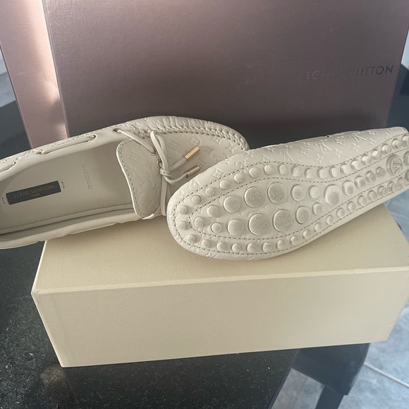 Luis Vuitton - Picture 2 of 2